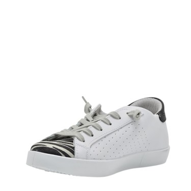 2Star Collection women's sneaker